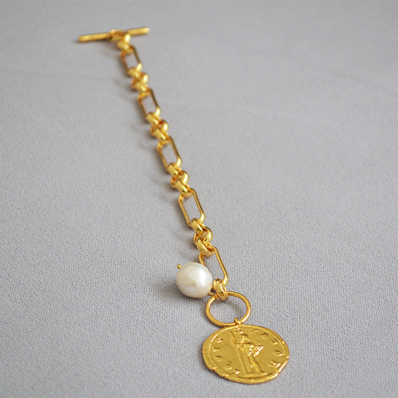Beautiful Gold Bracelet with Unique Style