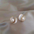Charming Gold Earring for Any Occasion