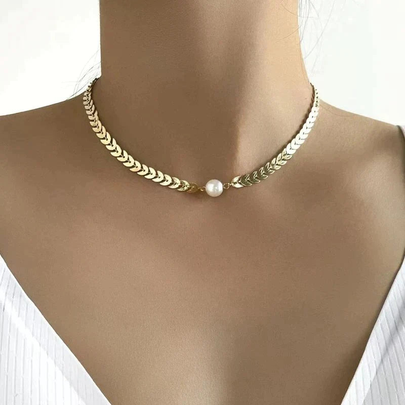 Stunning Gold Necklace for Daily Wear