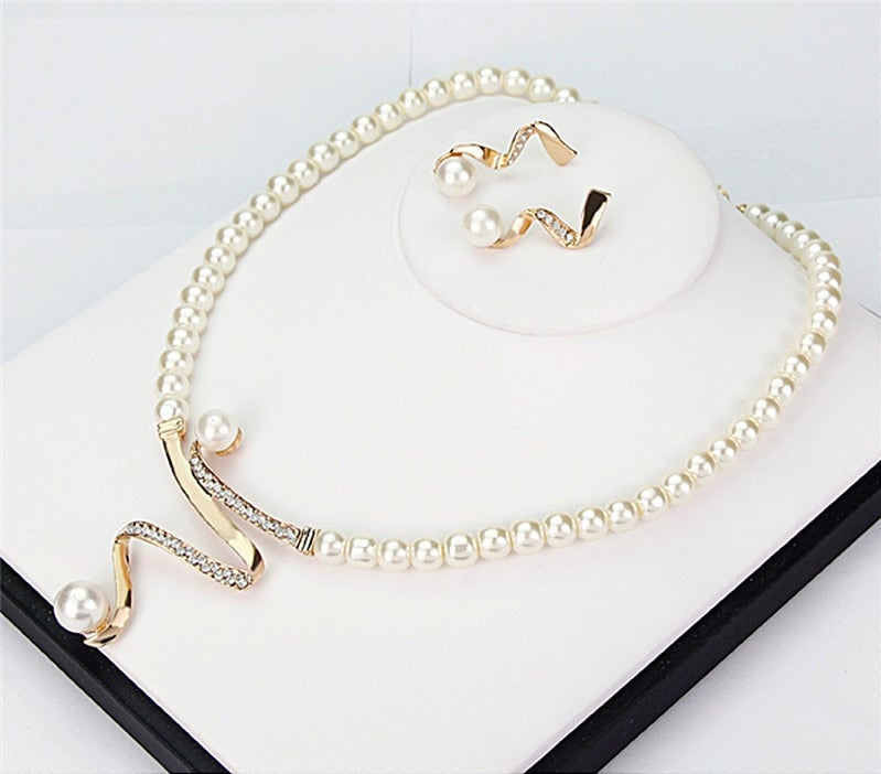 Beautiful Pearl Set with Unique Style