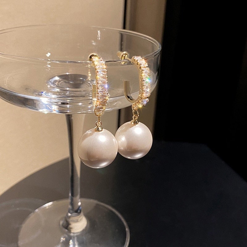 Classic Pearl Earring with Timeless Appeal
