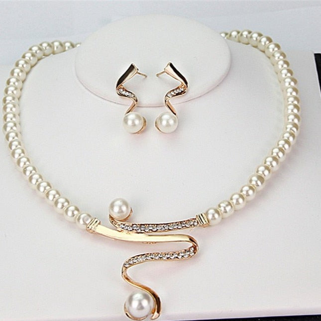 Beautiful Pearl Set with Unique Style