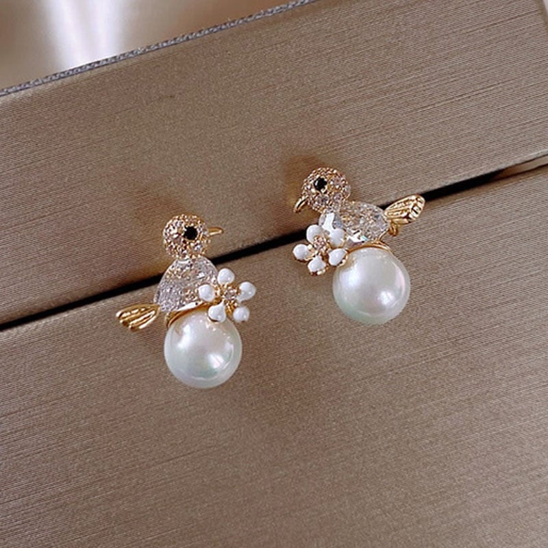 Beautiful Pearl Earring with Unique Style