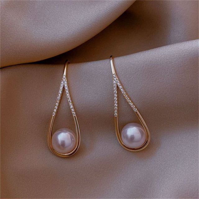 Classic Pearl Earring with Timeless Appeal