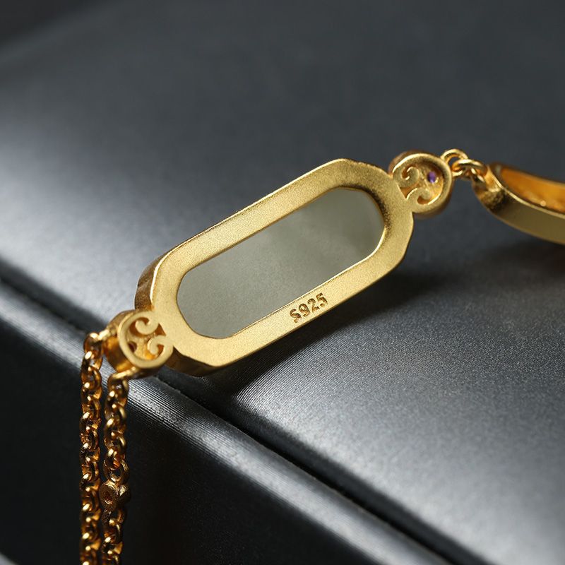 Beautiful Gold Bracelet with Unique Style