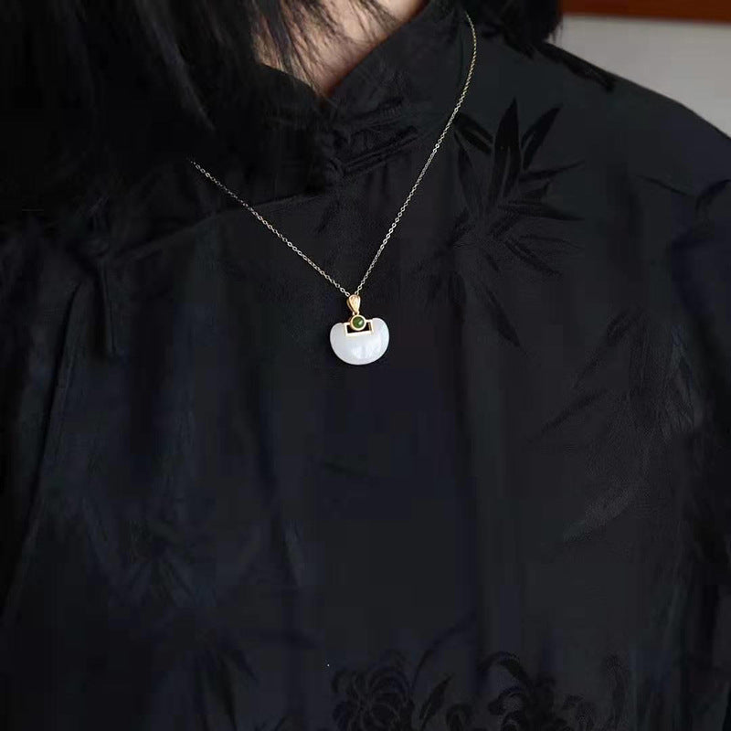 Beautiful Gold Necklace with Unique Style