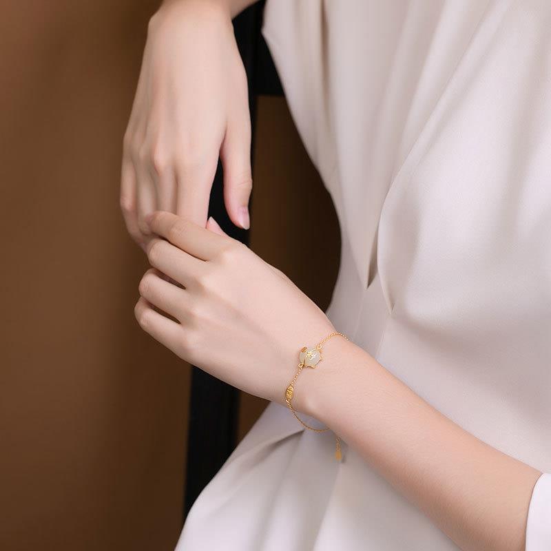 Beautiful Gold Bracelet with Unique Style