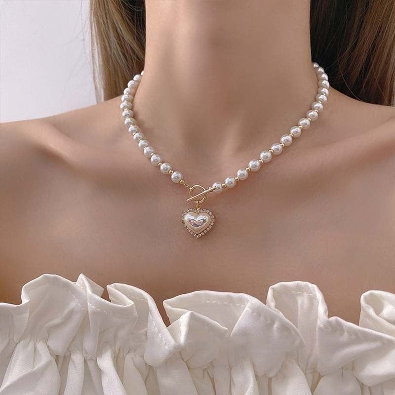 Classic Pearl Necklace with Timeless Appeal