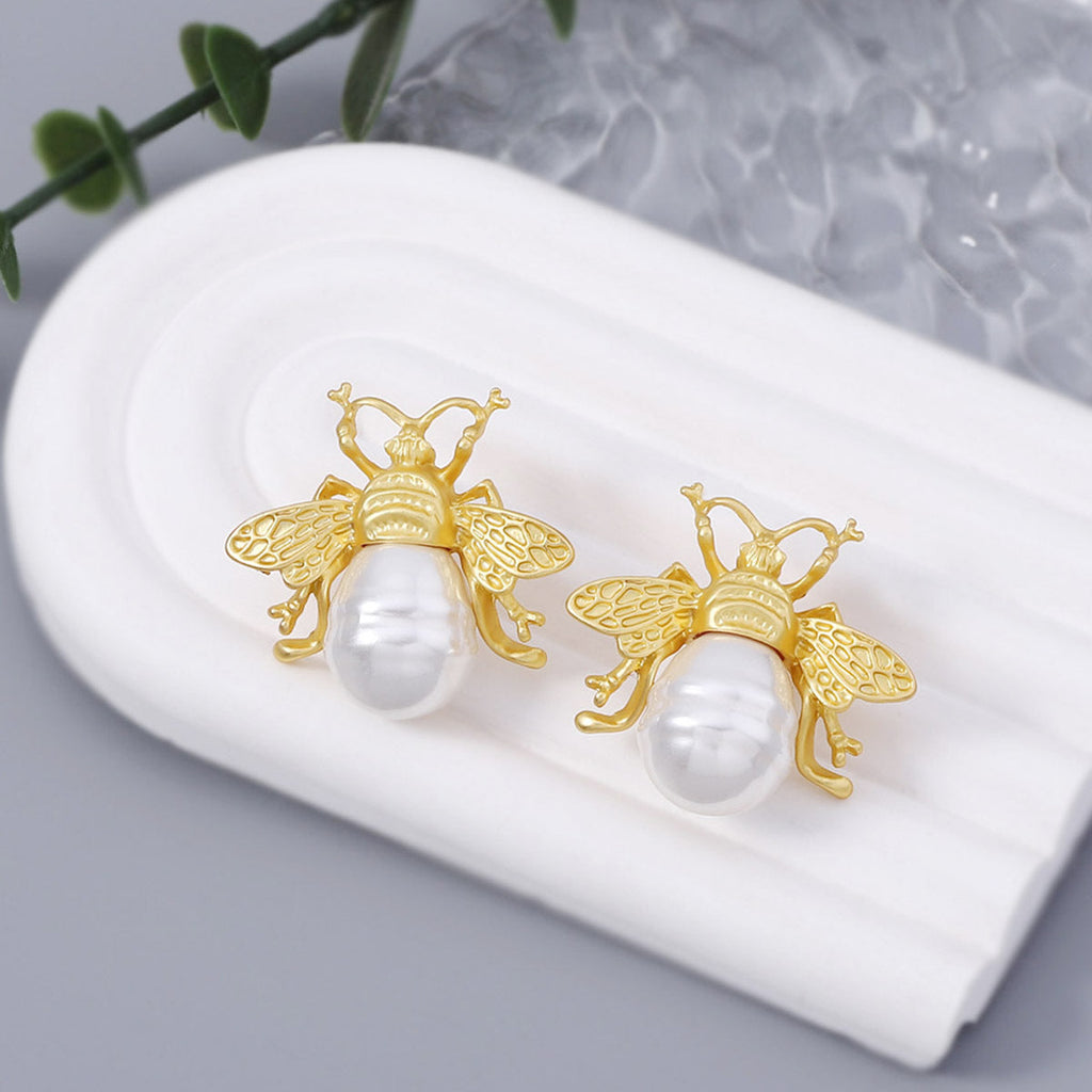A Beautiful Pearl Earring with Unique Style