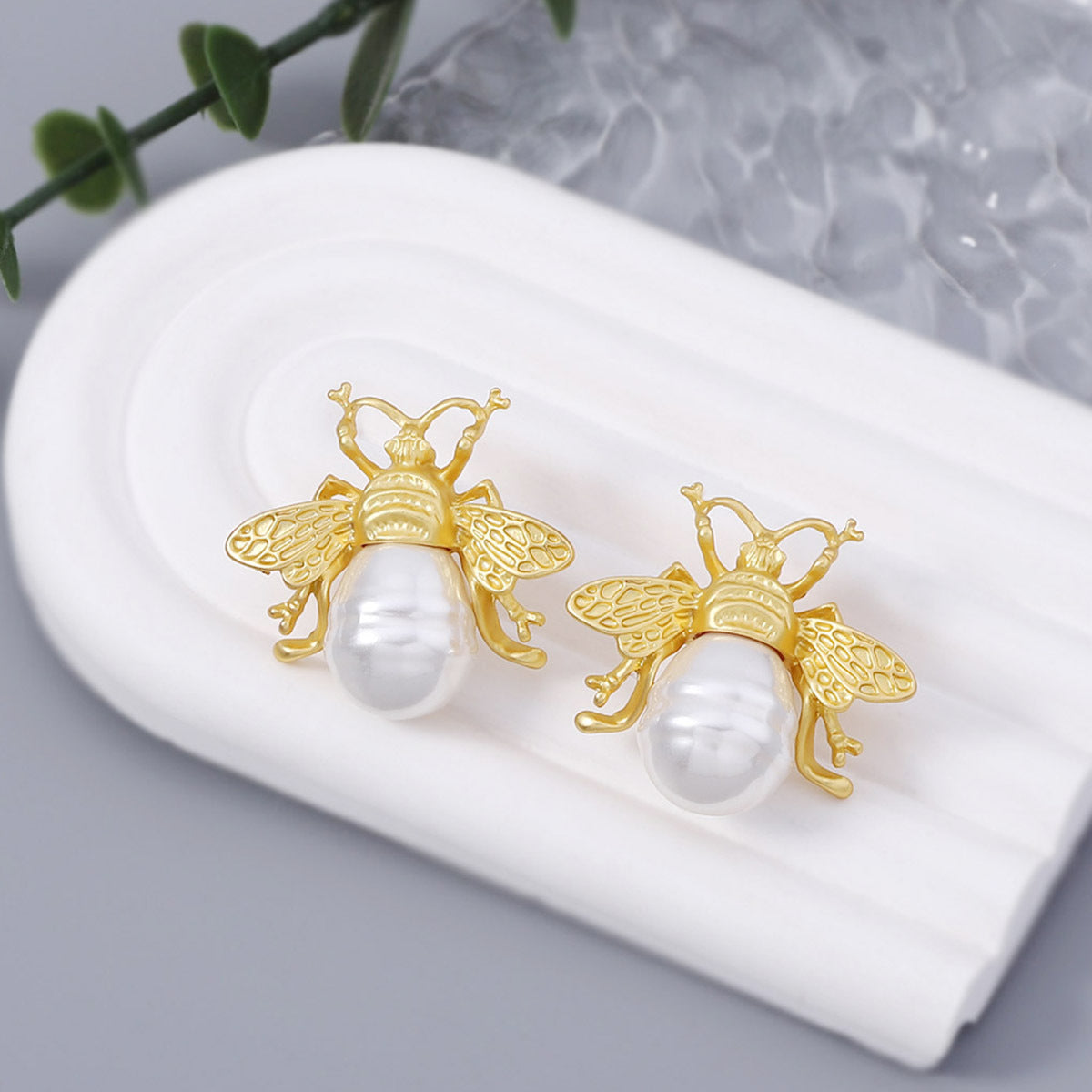 A Beautiful Pearl Earring with Unique Style