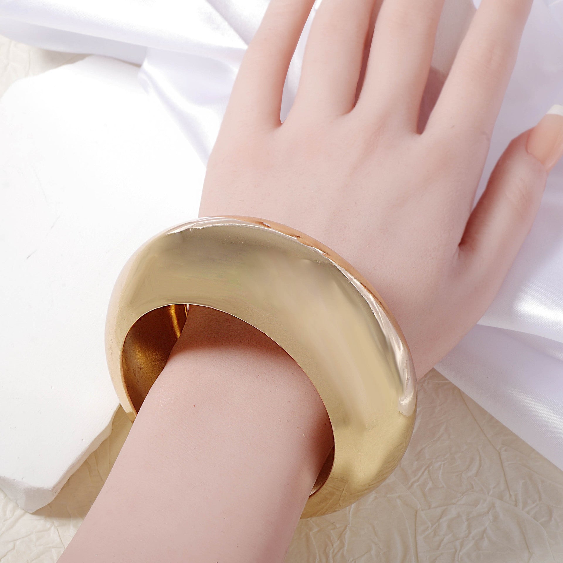 Beautiful Bracelet with Unique Style