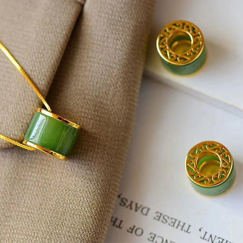 Beautiful Gold Necklace with Unique Style