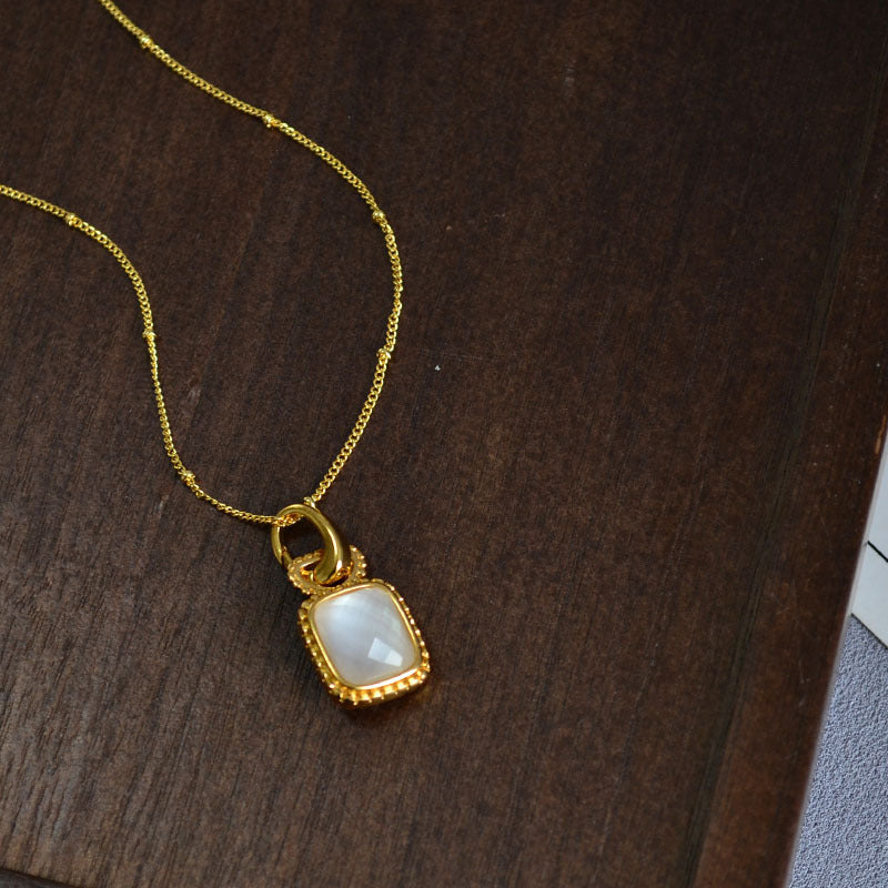 Beautiful Gold Necklace with Unique Style