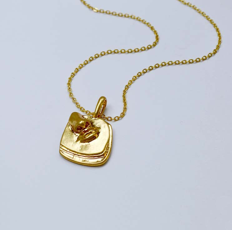 Beautiful Gold Necklace with Unique Style