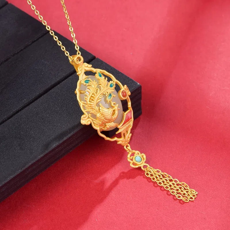 Beautiful Gold Necklace with Unique Style
