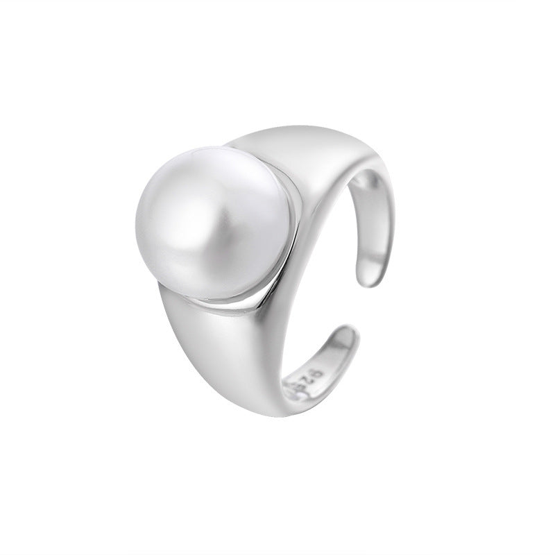 Classic Pearl Ring with Timeless Appeal