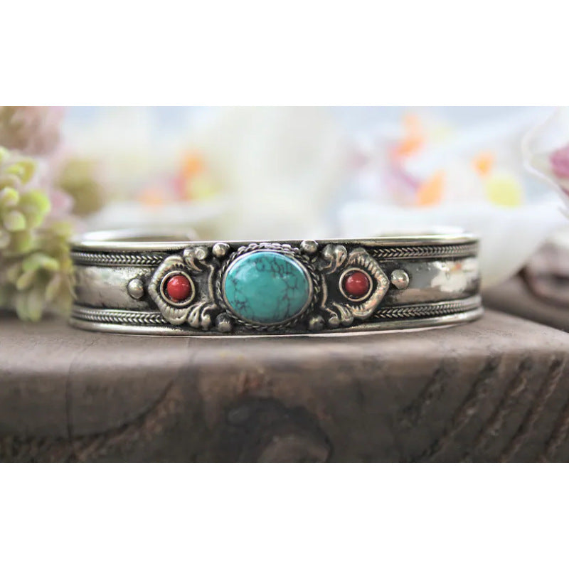 Beautiful Bracelet with Unique Style