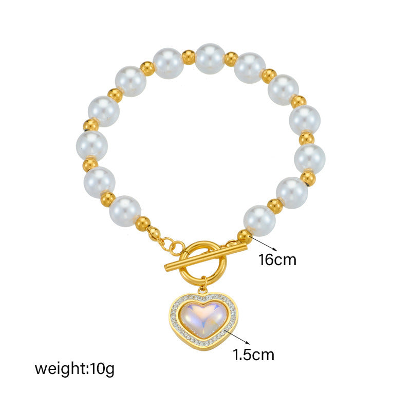 A Classic Pearl Bracelet with Timeless Appeal
