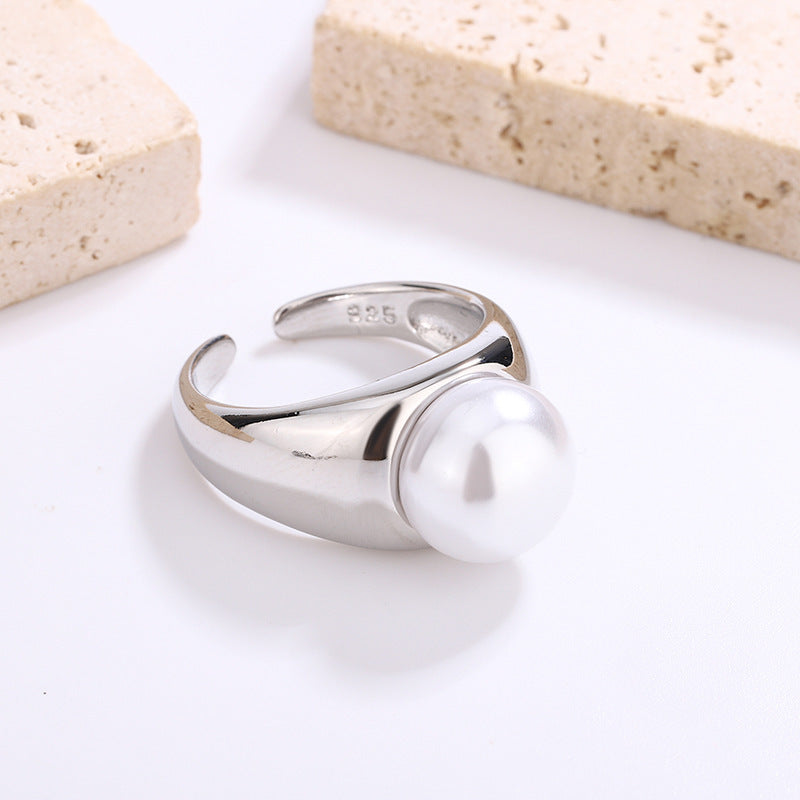 Classic Pearl Ring with Timeless Appeal