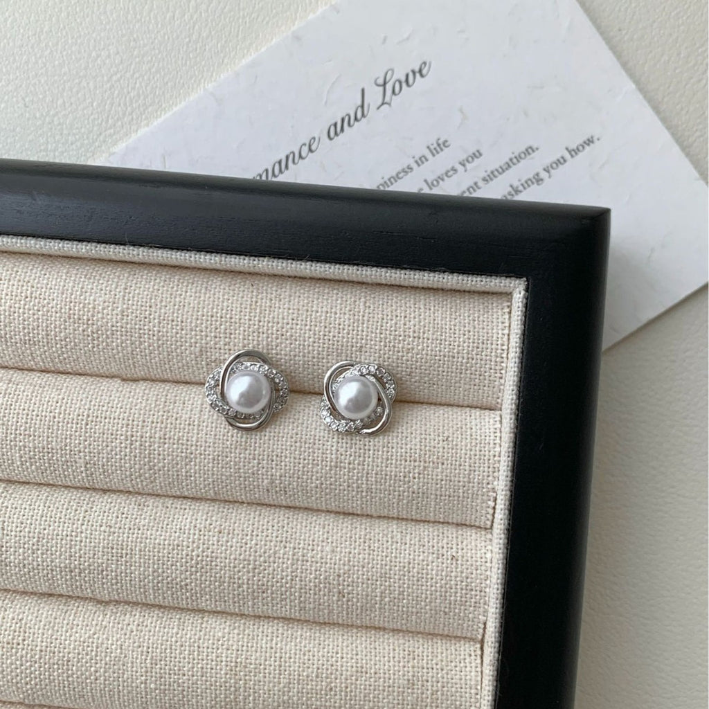 Stunning Pearl Earring for Daily Wear