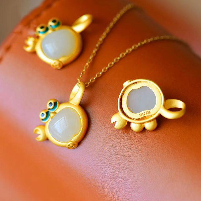 Beautiful Gold Necklace with Unique Style