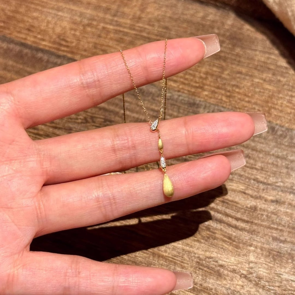 Beautiful Gold Necklace with Unique Style