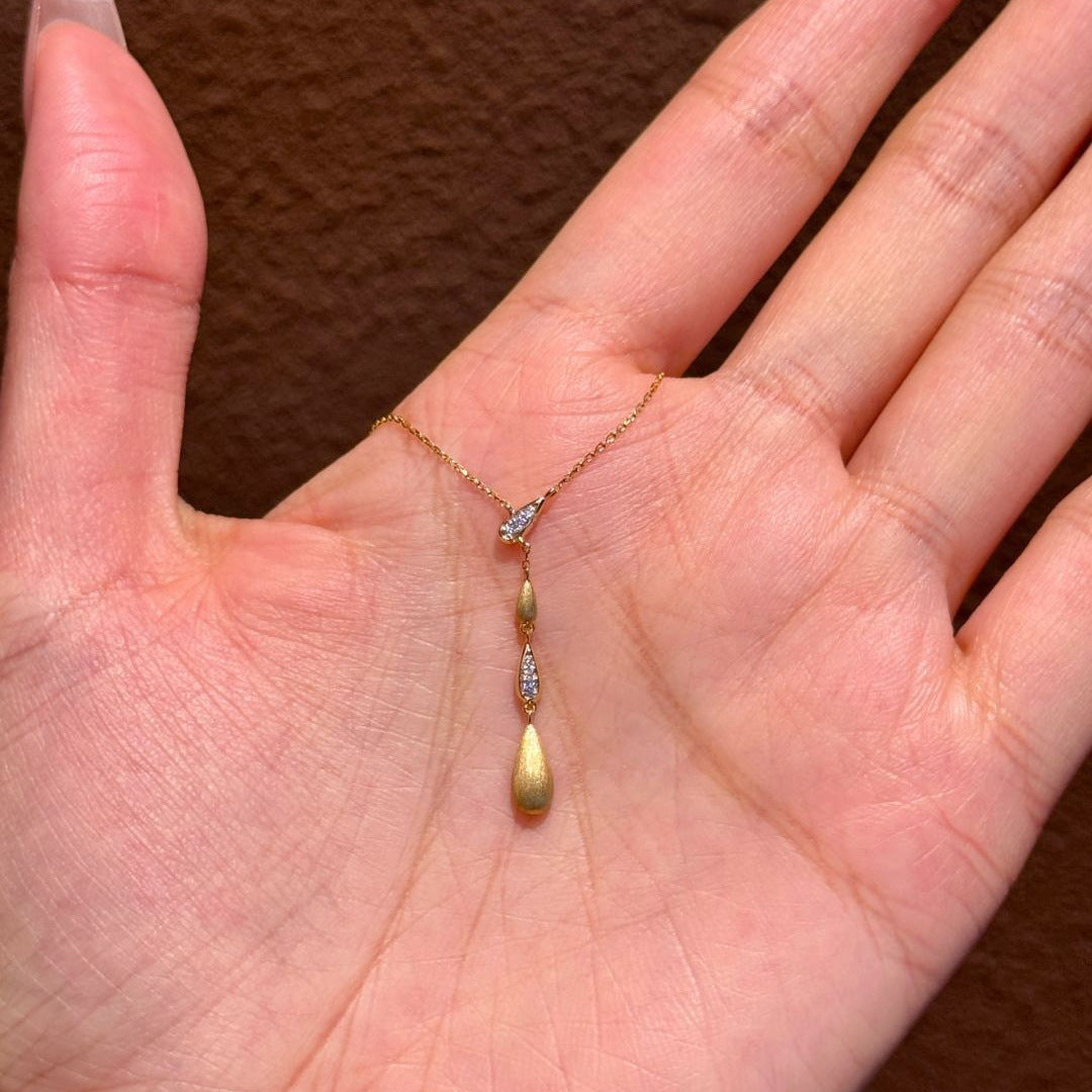 Beautiful Gold Necklace with Unique Style