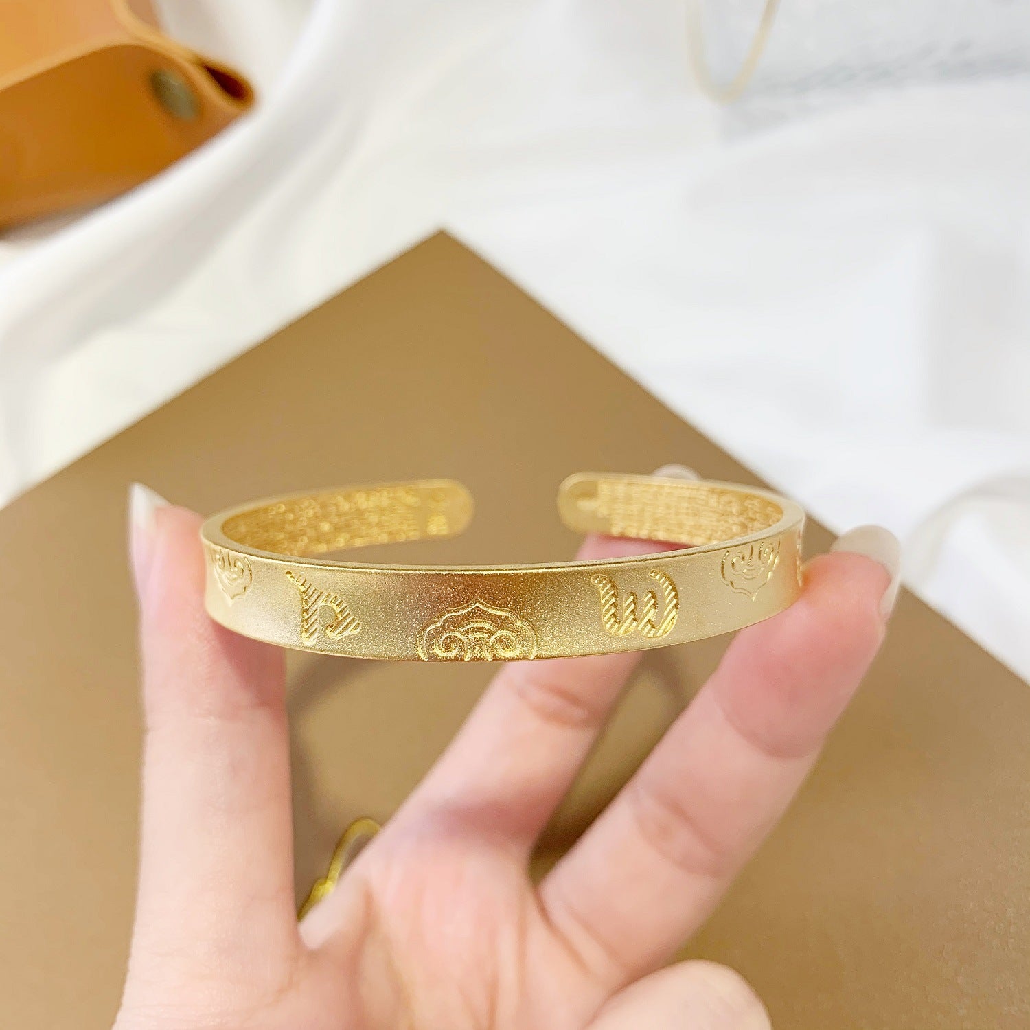 Beautiful Silver Bracelet with Unique Style