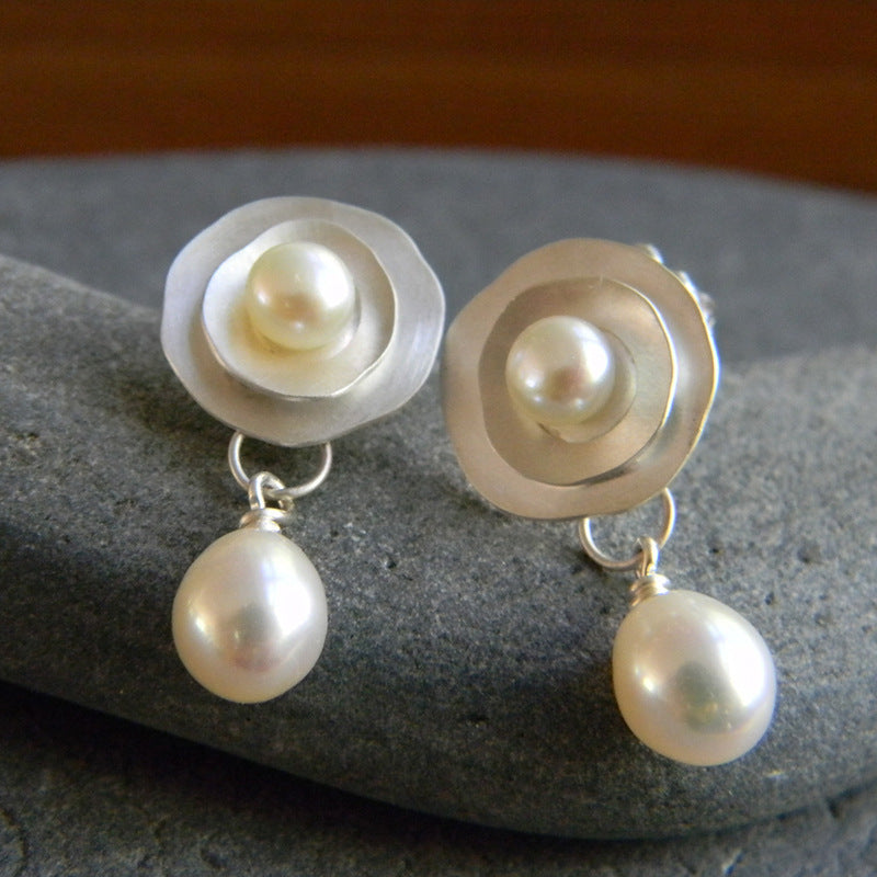 A Beautiful Pearl Earring with Unique Style