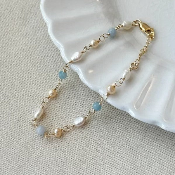 Beautiful Pearl Bracelet with Unique Style