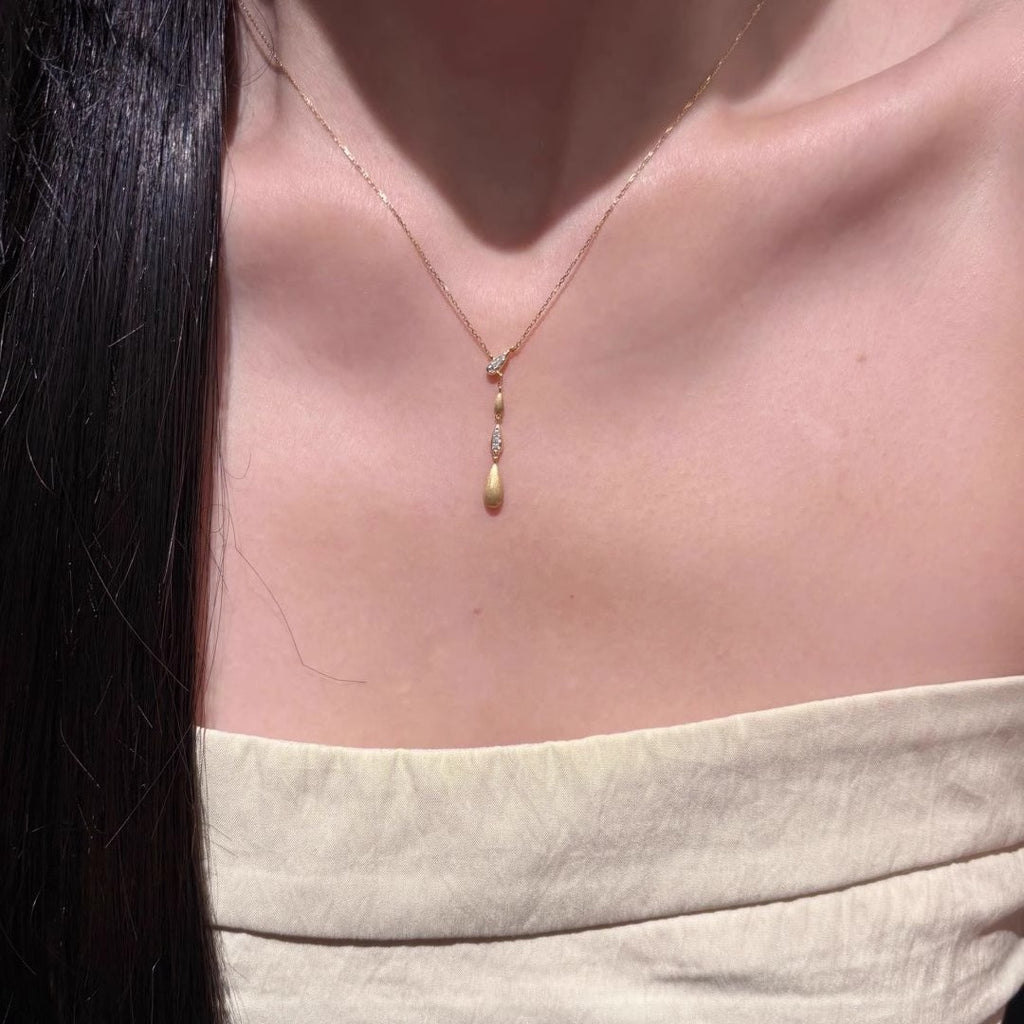 Beautiful Gold Necklace with Unique Style