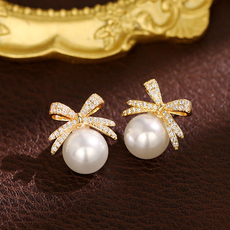 A Beautiful Pearl Earring with Unique Style