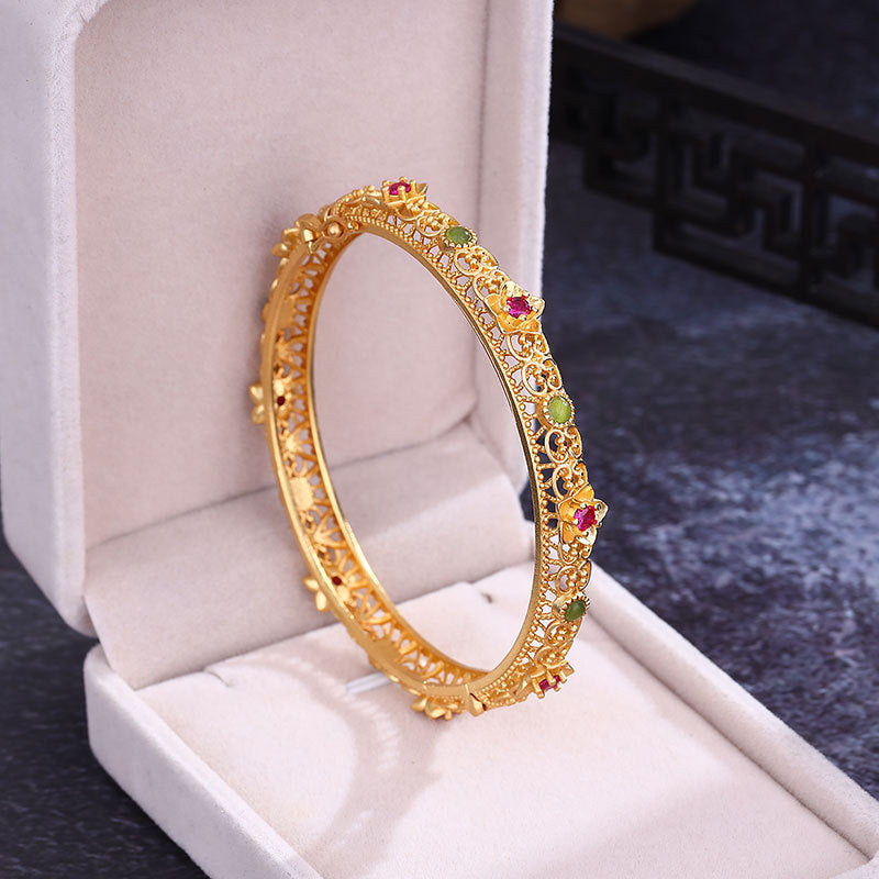 Beautiful Gold Bracelet with Unique Style