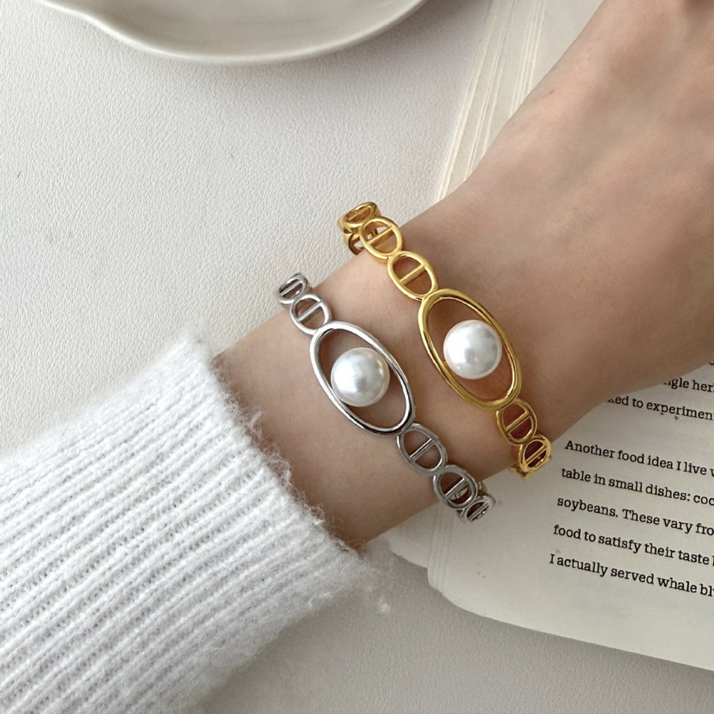 Beautiful Pearl Bracelet with Unique Style