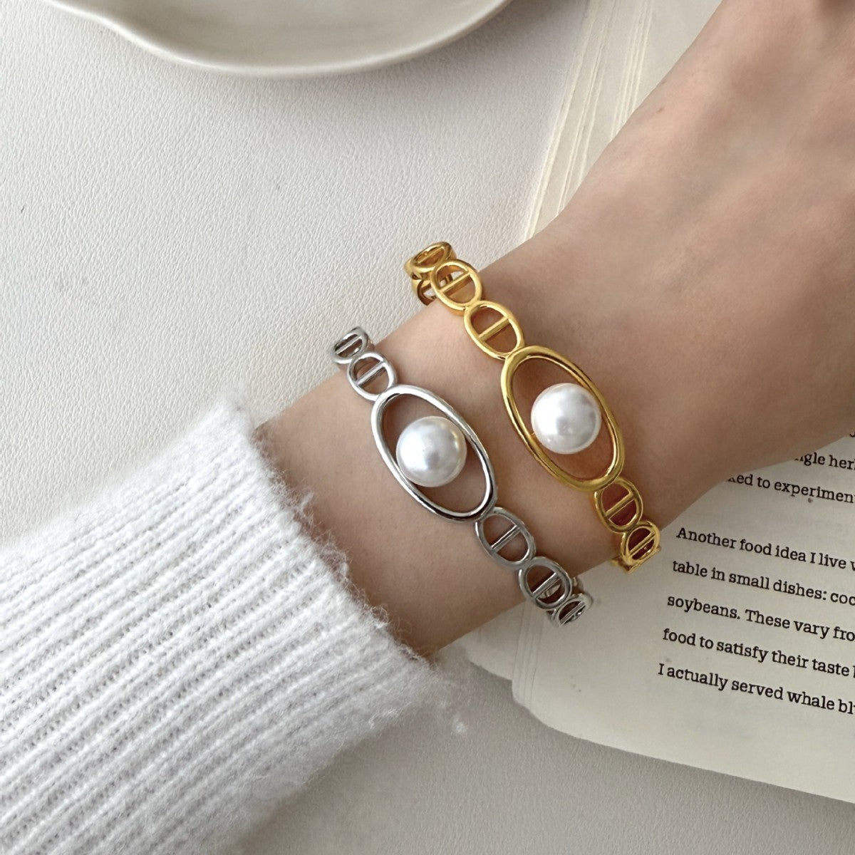 Beautiful Pearl Bracelet with Unique Style