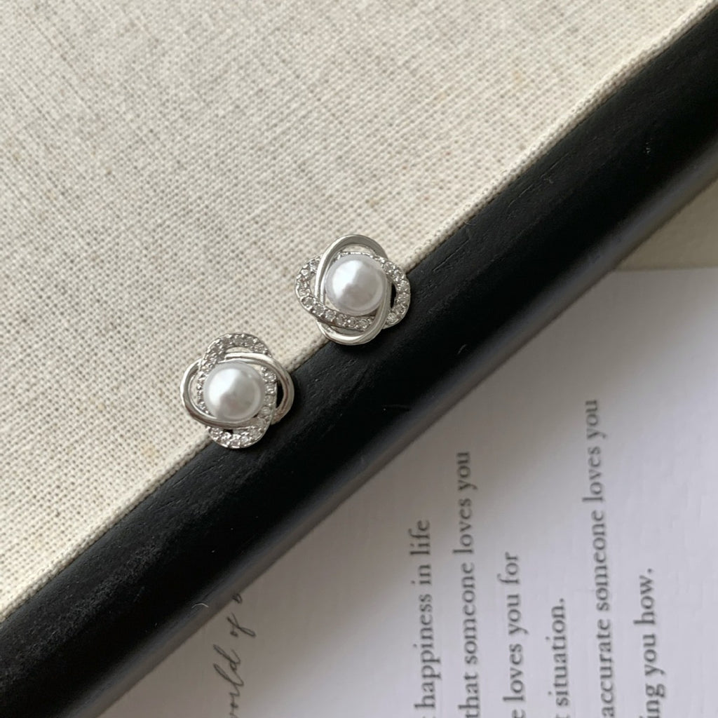 Stunning Pearl Earring for Daily Wear