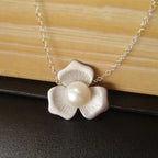 A Beautiful Pearl Necklace with Unique Style