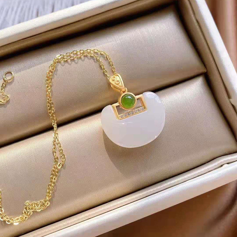 Beautiful Gold Necklace with Unique Style