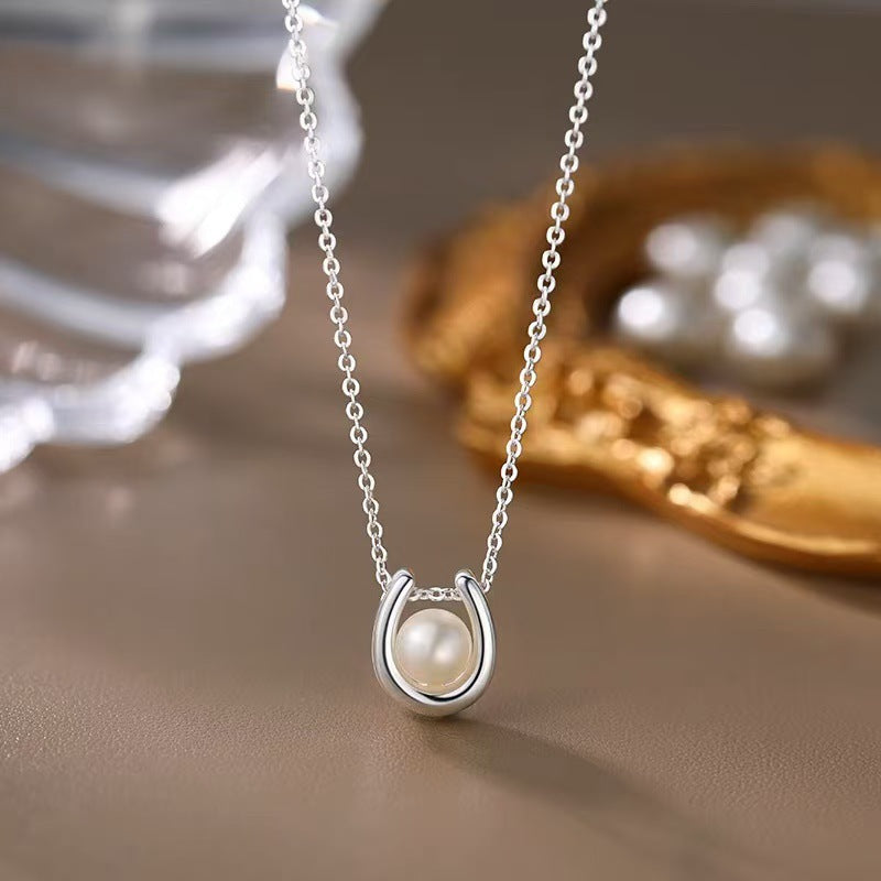Classic Pearl Necklace with Timeless Appeal