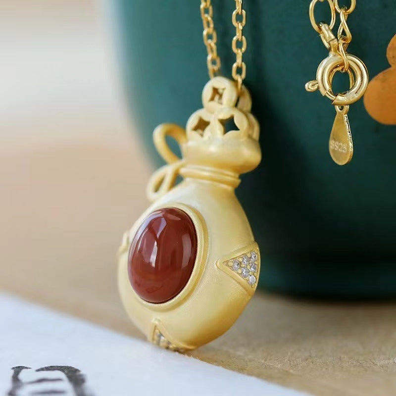 Beautiful Gold Necklace with Unique Style