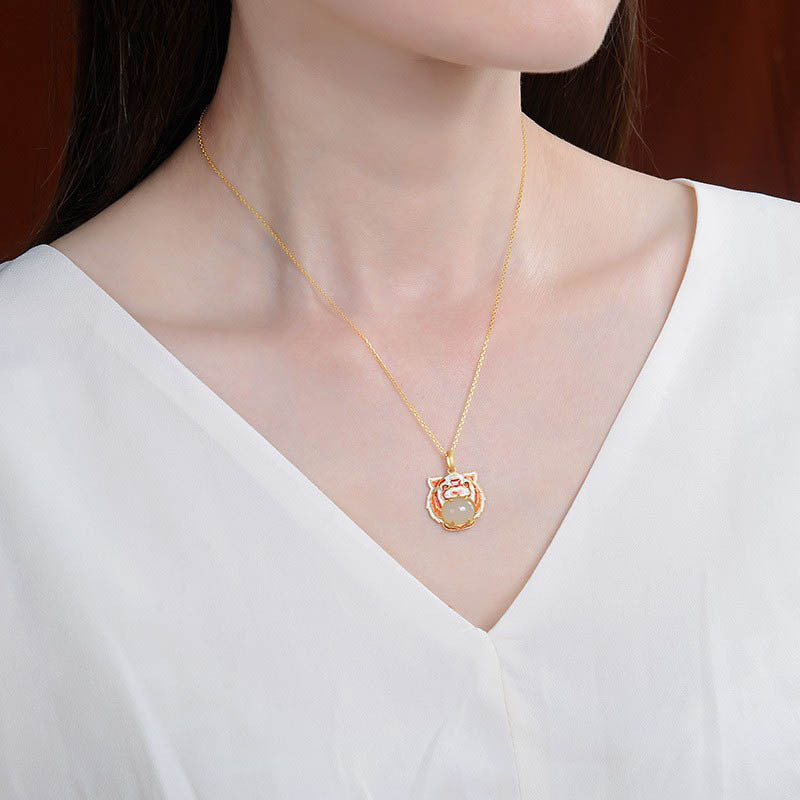 Beautiful Gold Necklace with Unique Style