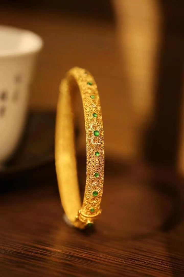Beautiful Gold Bracelet with Unique Style
