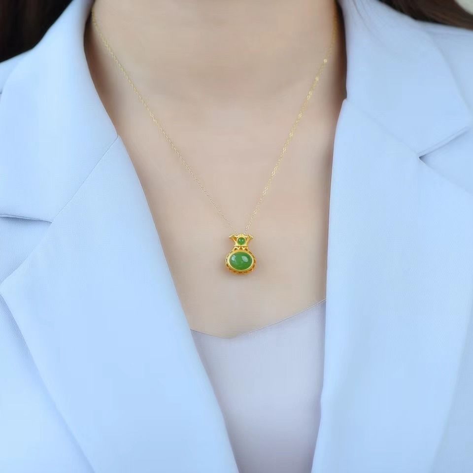 Beautiful Gold Necklace with Unique Style