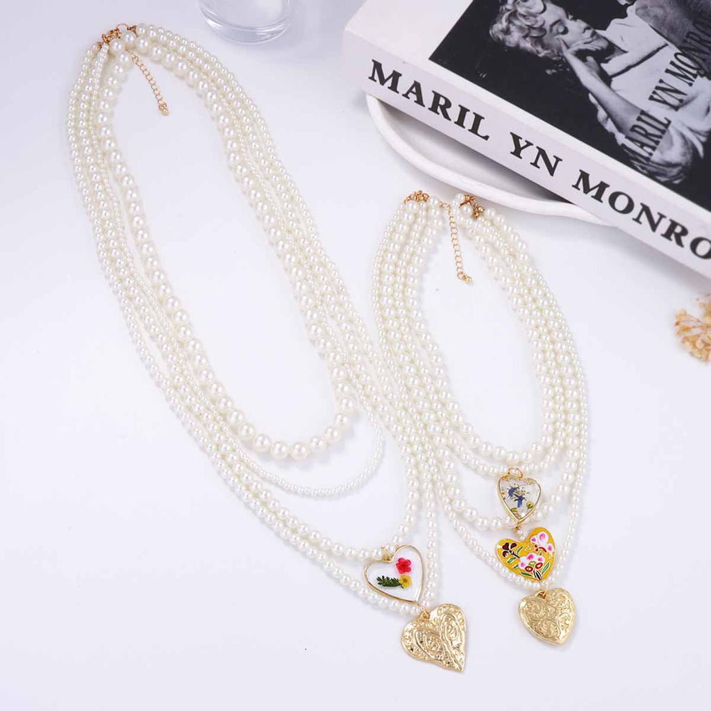 A Beautiful Pearl Necklace with Unique Style