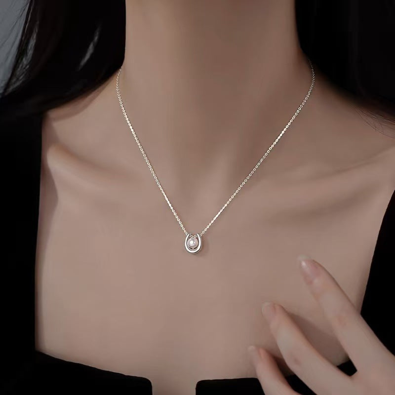 Classic Pearl Necklace with Timeless Appeal