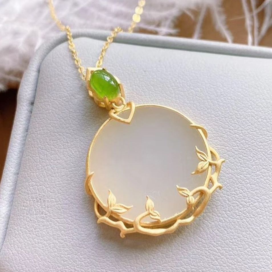 Beautiful Gold Necklace with Unique Style