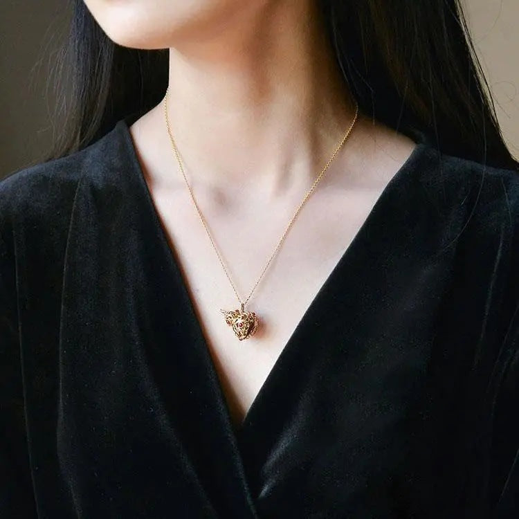 Beautiful Gold Necklace with Unique Style