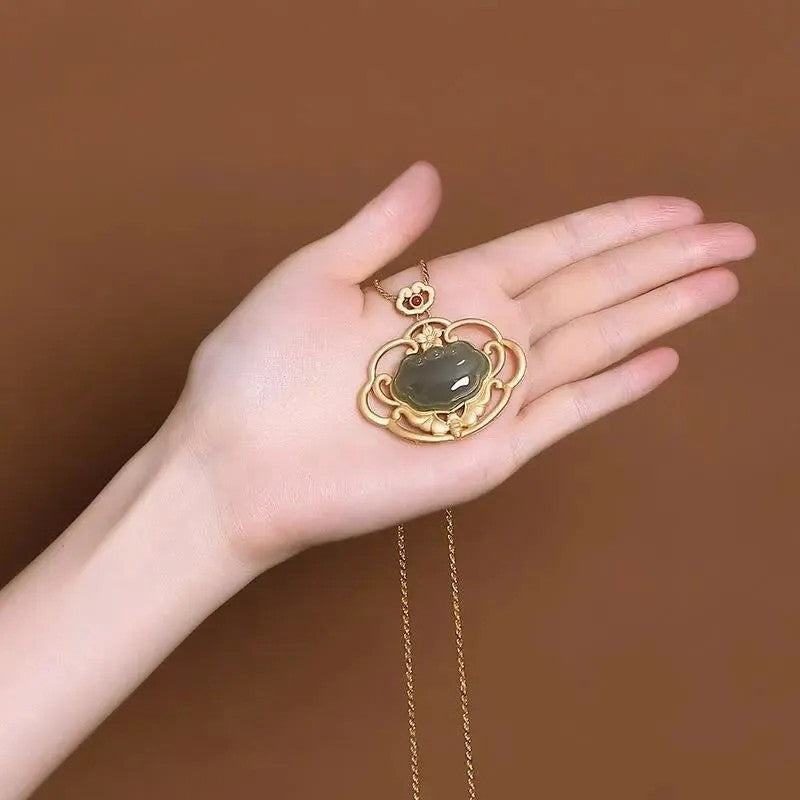 Beautiful Gold Necklace with Unique Style