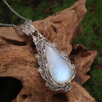 A Romantic Necklace for Special Moments