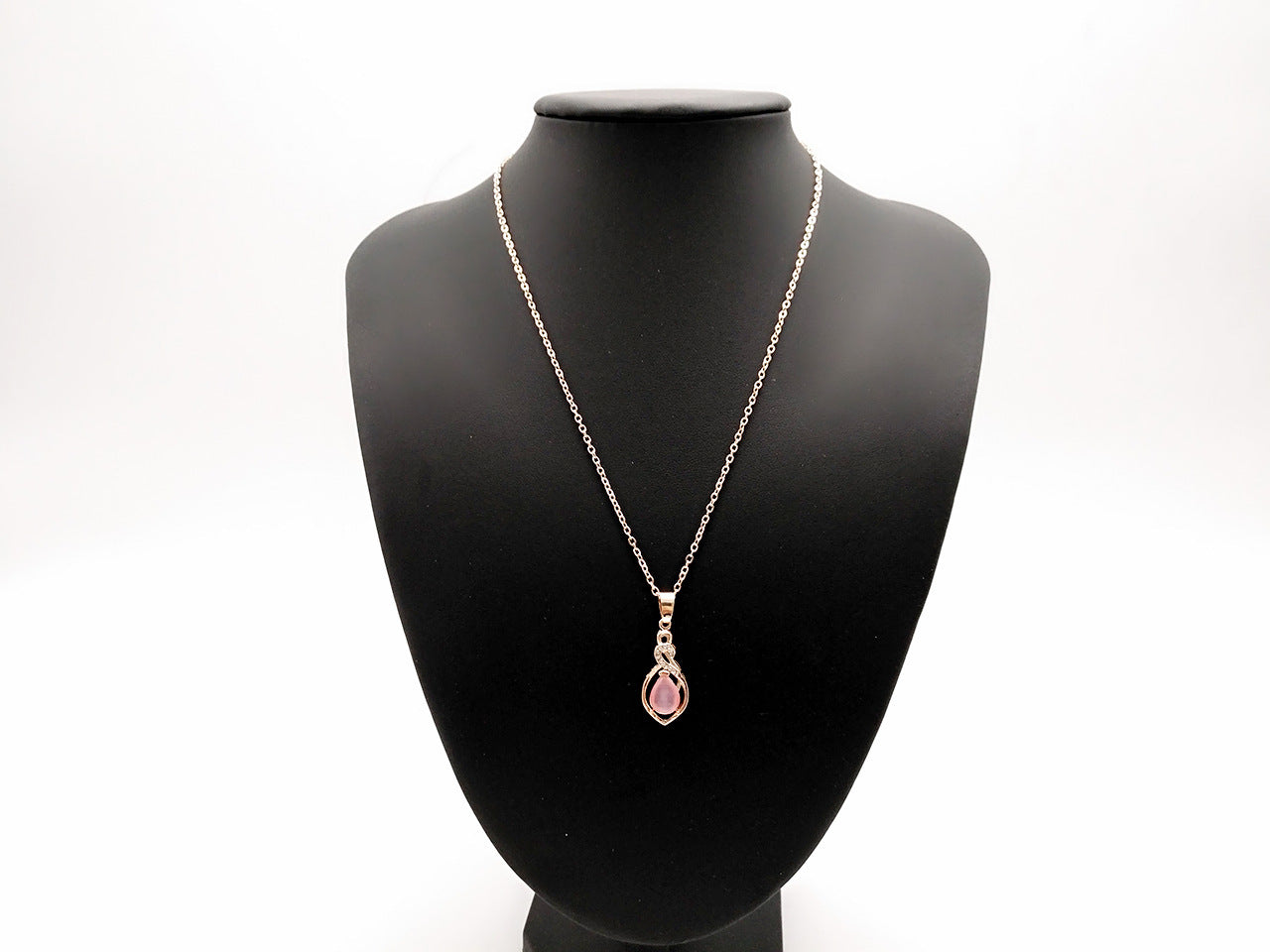 Beautiful Gold Necklace with Unique Style